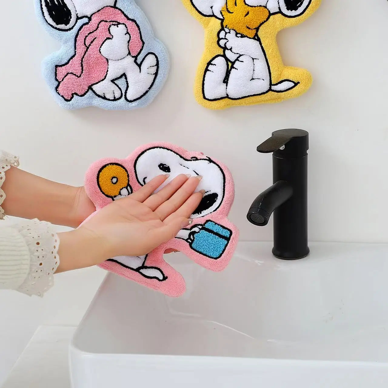 Snoopy Adorable Hand Towel