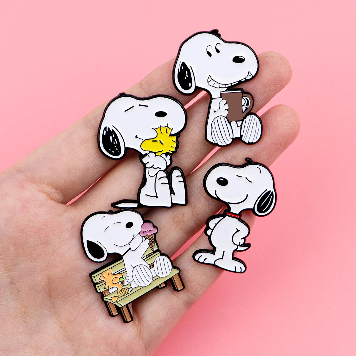 Snoopy Adore Brooch